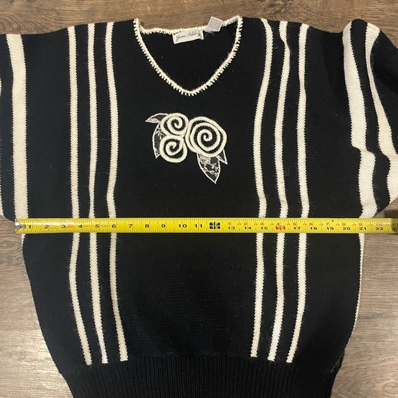 Unique Fabulous Vintage Striped Floral Appliqué Sweater, Women’s L - Picture 5 of 8